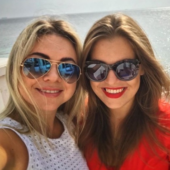 Meet your Posher, Laura - Picture 1 of 1